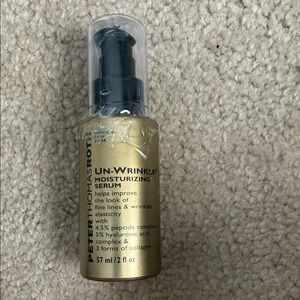 Peter Thomas Roth Un-Wrinkle Moisturizing Serum - Gold Packaging